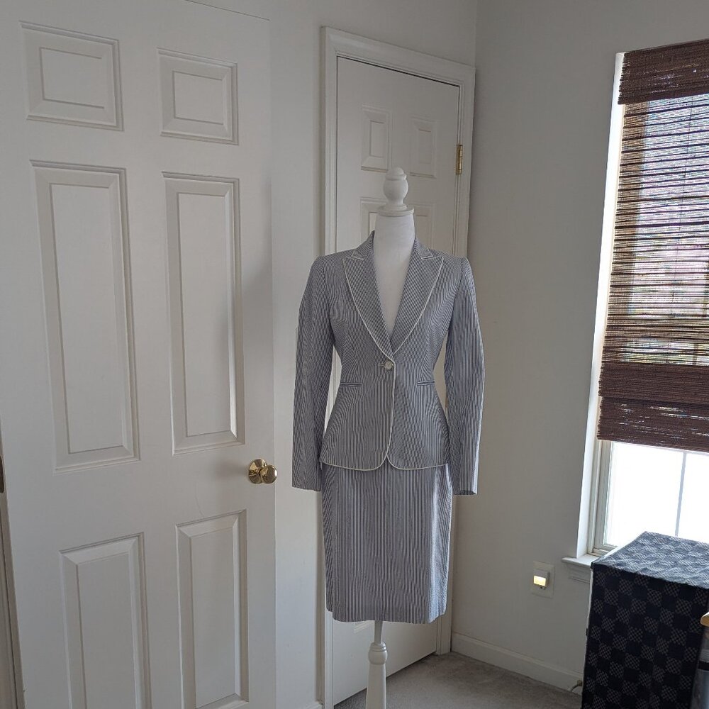 Tahari Arthur Levine Classics Seersucker Suit- Size 2- NWOT